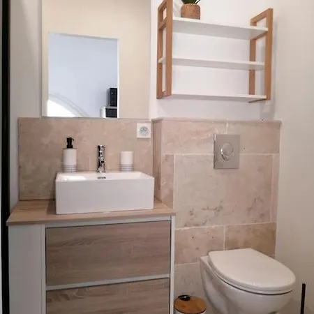 Complexe Cap Esterel Village ,vue Avec Parking