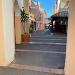 Complexe Cap Esterel Village ,vue Avec Parking アパート