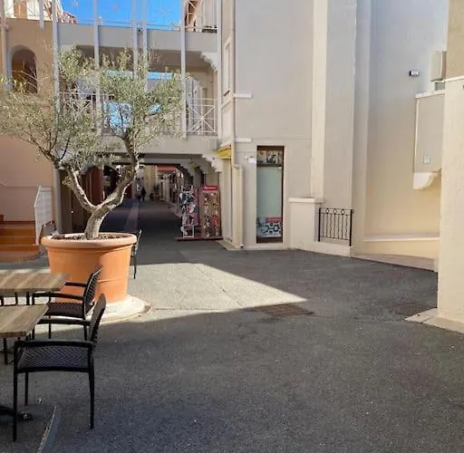 Complexe Cap Esterel Village ,vue Avec Parking Апартаменты Сен-Рафаэль