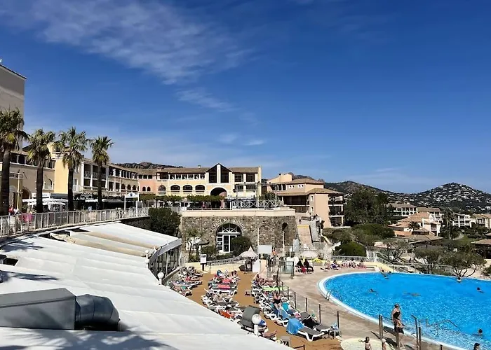Complexe Cap Esterel Village ,vue Avec Parking *