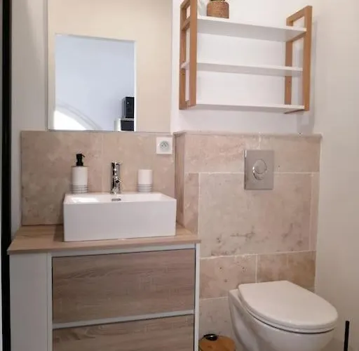 Complexe Cap Esterel Village ,vue Avec Parking